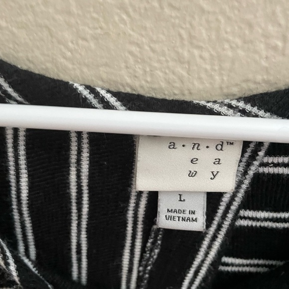 A new day women’s short sleeve, blue striped open back tie, back shirt-lg - Picture 4 of 5